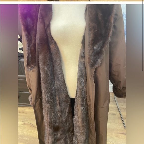 Rain coat Mink fur 🧥 approximate size L/XL (12/14) in good condition winter coat - Picture 3 of 9